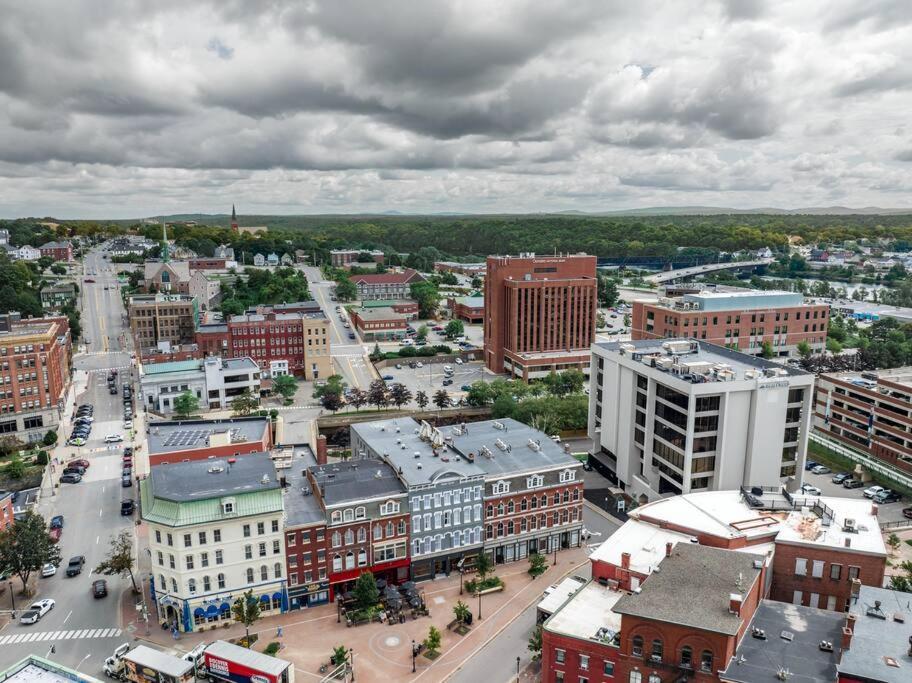 Canal View, Dtwn Bangor, Steps To Great Restaurants, # 210 Apartment *